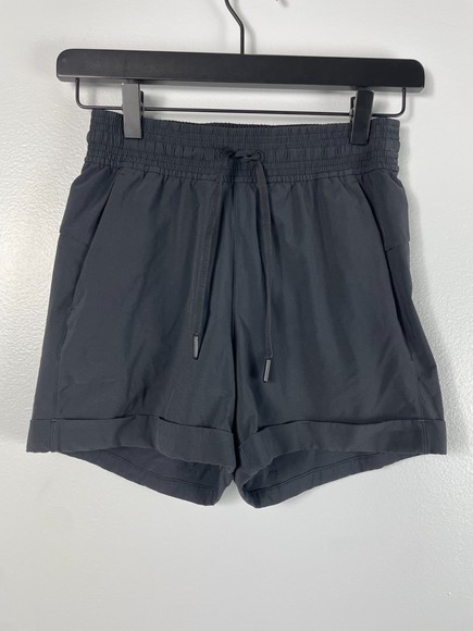 lululemon athletica Pants - Lululemon Spring Break Away Short Black Second Release Women's Sz 2